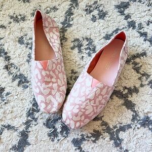 (toms) pink alpargata flocked glitter cheetah slide on shoe